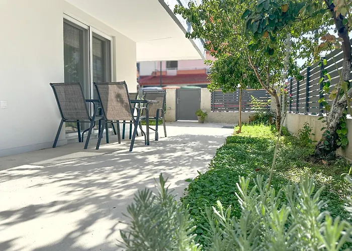 Minimalist Seaside Apartment With Private Patio And Parking