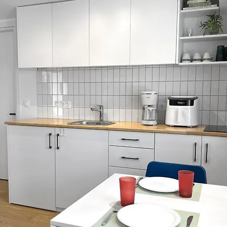 Minimalist Seaside Apartment With Private Patio And Parking Olympiakí Aktí Esterno foto