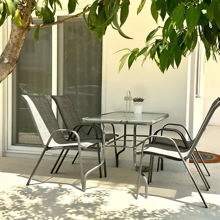 Minimalist Seaside Apartment With Private Patio And Parking Olympiakí Aktí Esterno foto
