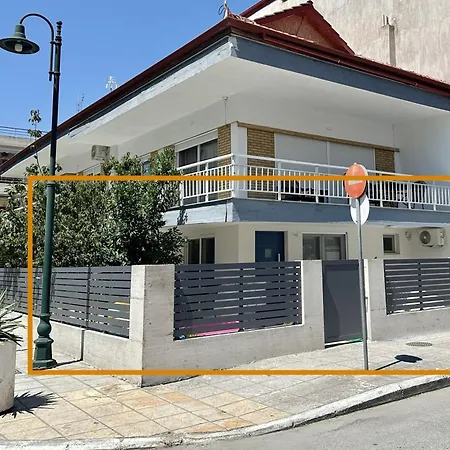 Minimalist Seaside Apartment With Private Patio And Parking Olympiakí Aktí Esterno foto