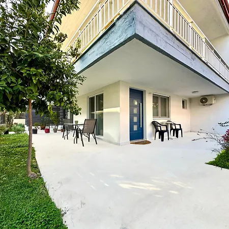 Minimalist Seaside Apartment With Private Patio And Parking Olympiakí Aktí Esterno foto